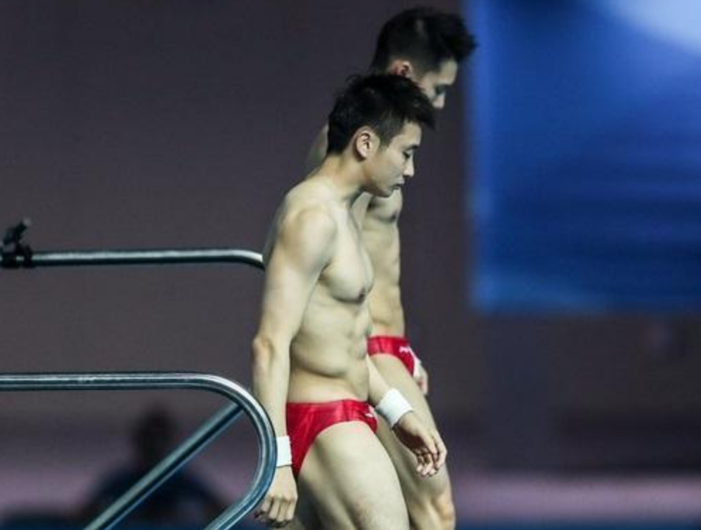 中国跳水梦之队丢金:陈艾森曹缘双人10米台摘银