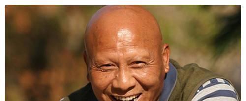 一生只演坏人,被称为国宝级坏蛋,却娶到了还珠格格的她