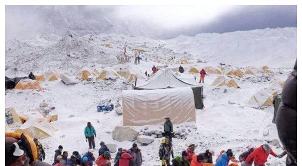 珠峰上的"睡美人":9年时间数千人路过,却无一人为其掩埋