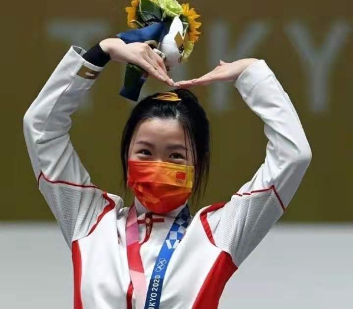 又美又学霸,21岁清华小将杨倩,奥运会上摘首金