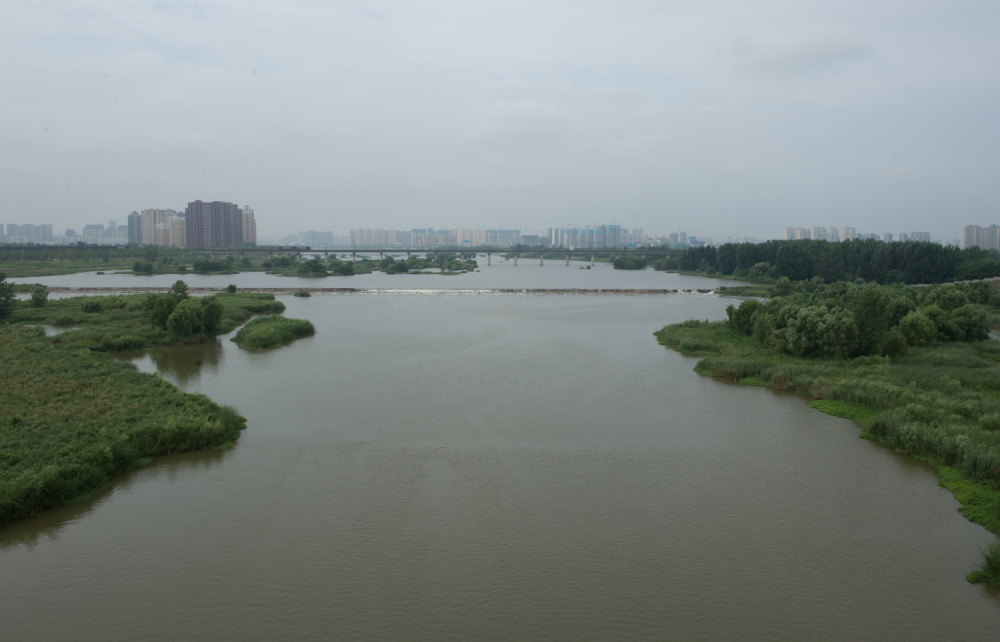 这是7月21日在陕西西安拍摄的灞河.新华社记者 魏翔 摄