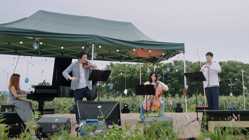 吕思清,王弢,陈萨,欧阳娜娜先四重合奏一曲《我爱我的中国》为这场