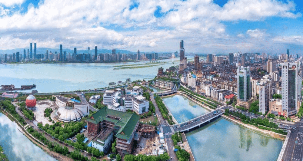 安庆市跨越长江发展,也是一江两岸的城市发展格局!