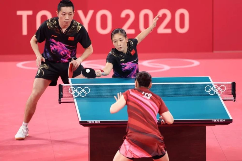 7月26日晚,在东京奥运会乒乓球混合双打决赛中 中国组合许昕/刘诗雯