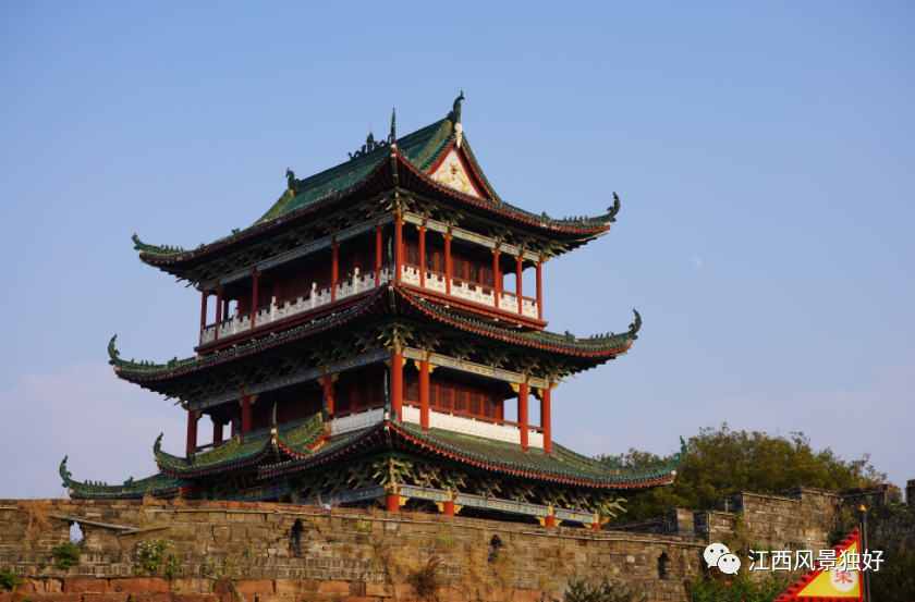 八境台在章江,贡江和赣江三水交汇处,是赣州古城的标志性建筑