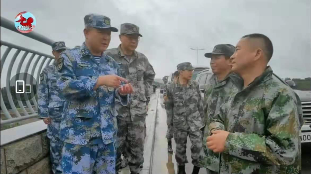 另外一位是中部战区副司令员王长江中将.