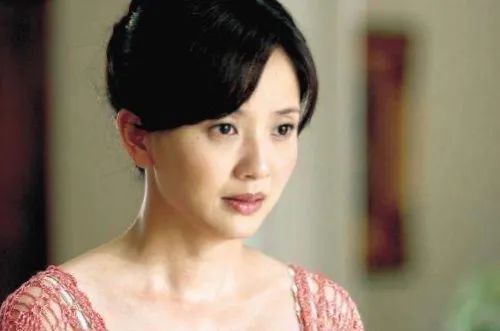 她是杜淳生母,前夫三婚两离被粉丝仙人跳,她生活幸福