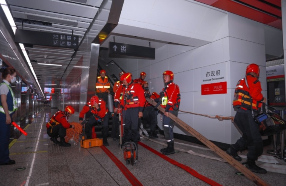 连续两天召开专题会议,向全市消防救援队伍通报河南地区受灾情况