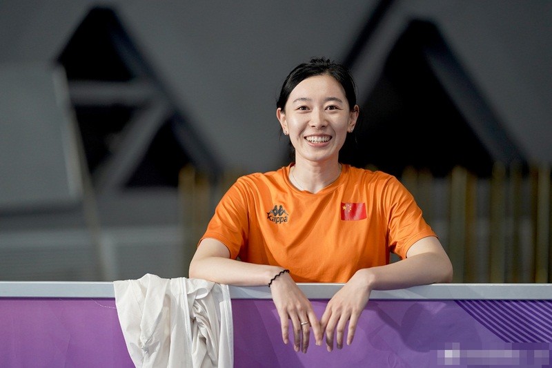 一剑封喉!女子重剑金牌击剑女神孙一文 气质温婉笑容迷人