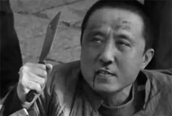 河北唐山菜刀队横行作恶极度嚣张严打之下50余人被枪毙