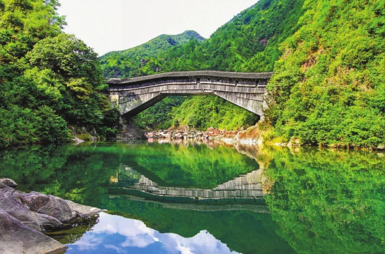 "宁德寿宁·梦龙天池"夏日避暑民宿,睡进湖光山色里