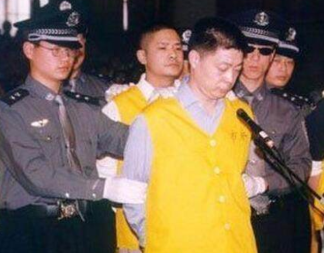 山东黑社会老大覆灭记:当街砍断仇人四肢,2002年被枪毙