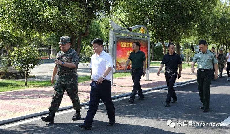 佘芝云率团慰问部队官兵共叙军民鱼水情