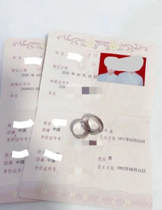 和一个小她15岁的男人领了证,现在怀孕4个