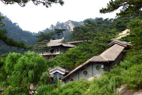 都能给你一个愉快的旅行记忆~ 01 医巫闾山位于锦州北宁市境内,距市区