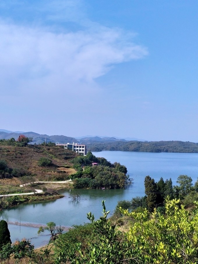 丹江口环库公路号称中国最美的山水公路