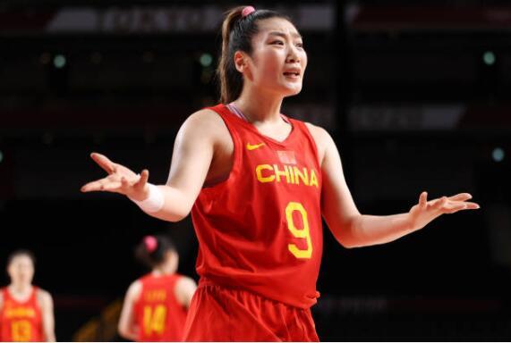 中国女篮豪取开门红,李月汝砍21 12 5