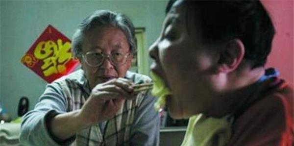 清华才女朱令:因得罪室友被下毒,现今48岁的她只有7岁