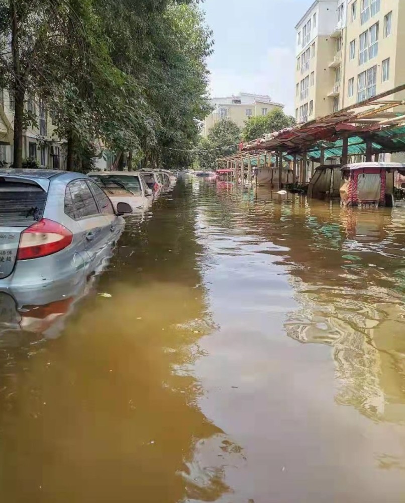 驰援河南风雨一起扛关注项目为河南受灾严重地区捐赠救援和生活物资!