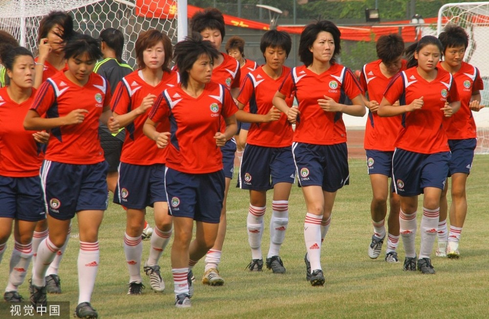 白岩松说:不要骂女足了,别骂中国女足的球员,也别骂贾秀全指导_腾讯