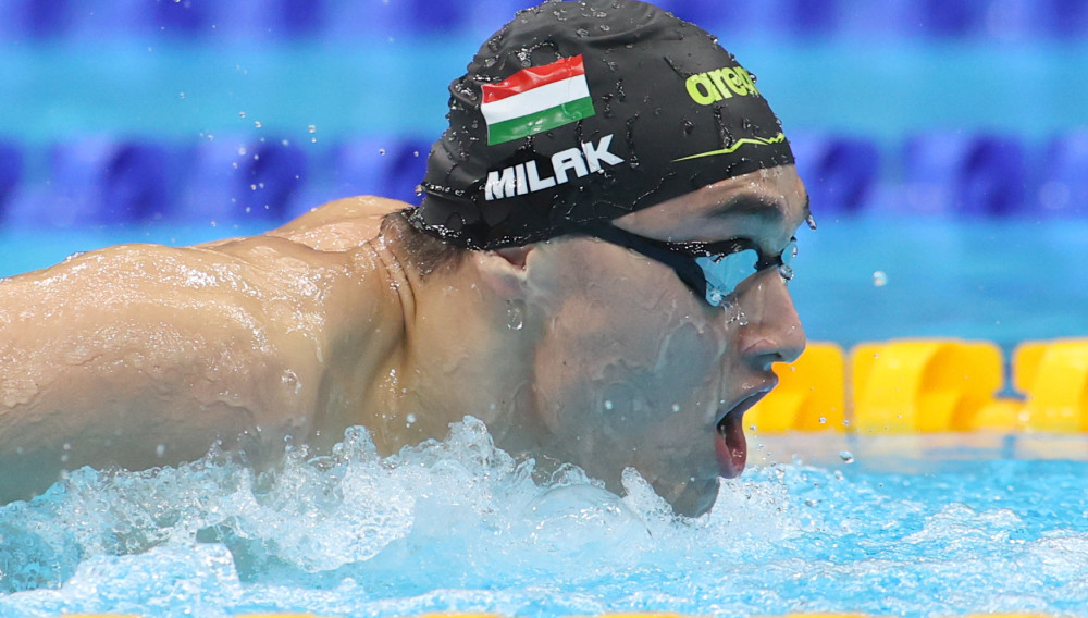 (东京奥运会)游泳——男子200米蝶泳决赛:匈牙利选手夺冠
