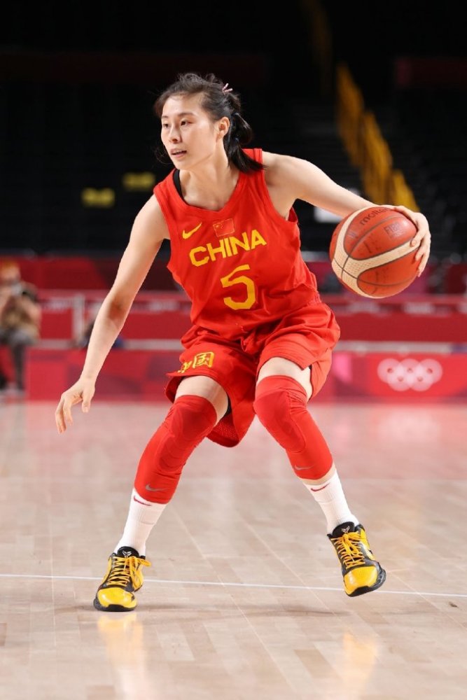 奥运会球员上脚中国女篮很飒爽curry8很帅气