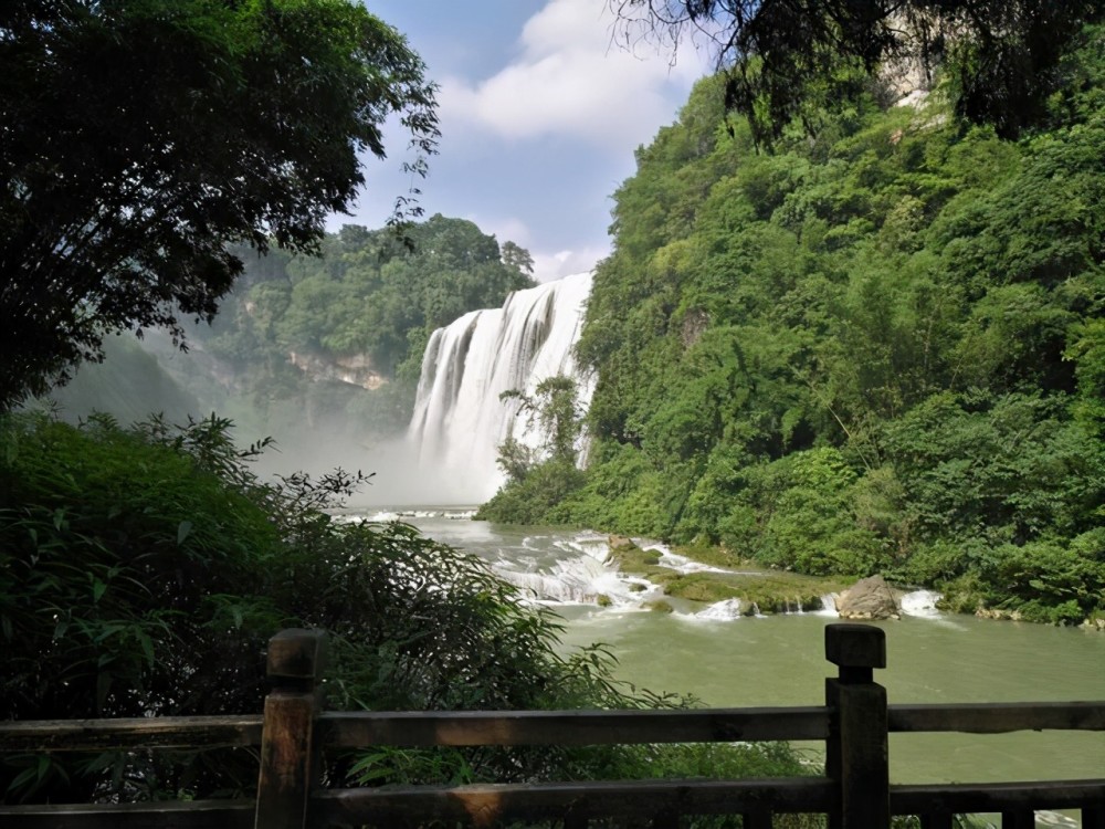 适合避暑的贵州小城:夏季平均气温21度,还是黄果树瀑布的所在地