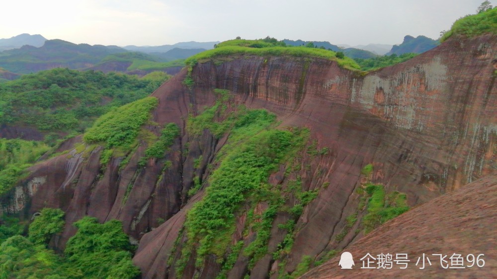 湖南郴州飞天山,大山里的丹霞美景,鲤鱼寨上的迷人风光