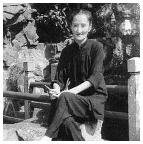 陆小曼绝版旧照:确实漂亮,吸鸦片致牙齿烂光,死后骨灰