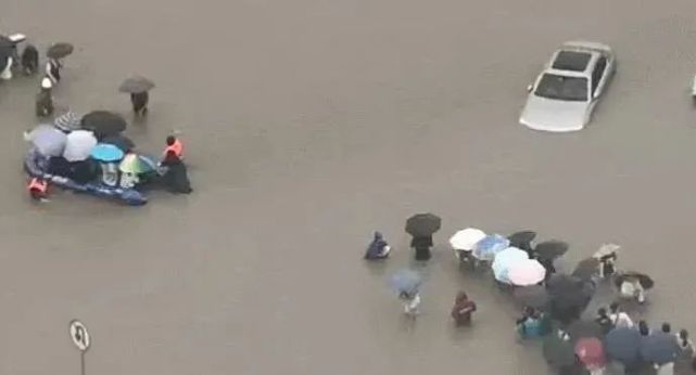 郑州暴雨,洪水过后,美丽家园一片狼藉,令人唏嘘!