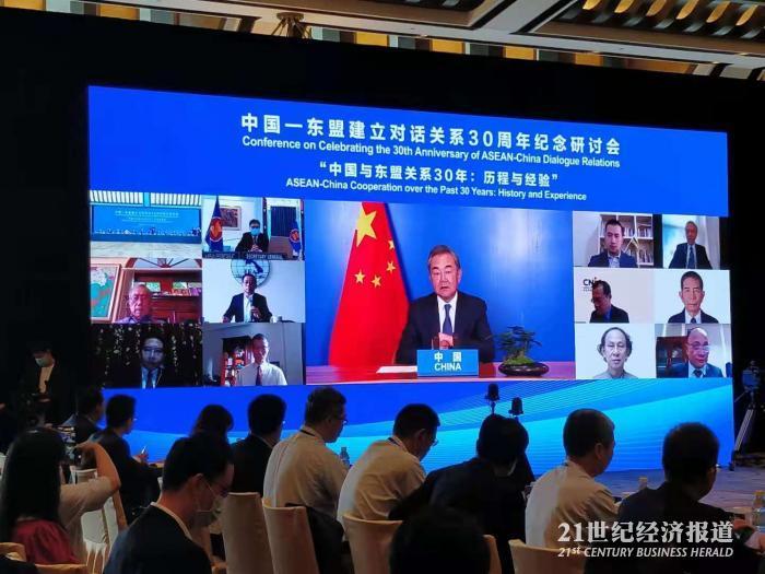 中国东盟友好合作步入"而立之年",王毅:愿同东盟加强对话管控好南海