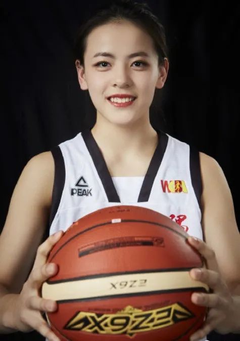 恭喜中国女篮!杨舒予也太帅了叭