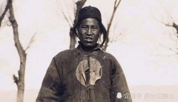 清末真实老照片:穷人家的媳妇衣不蔽体,有钱少爷纳小妾