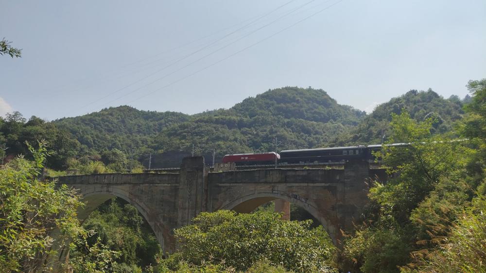 发现最美铁路来粤汉铁路白石渡路段穿越时空