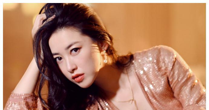 她被称为中国第一美女,魅力力压范冰冰,迷住闻名国际的花花公子