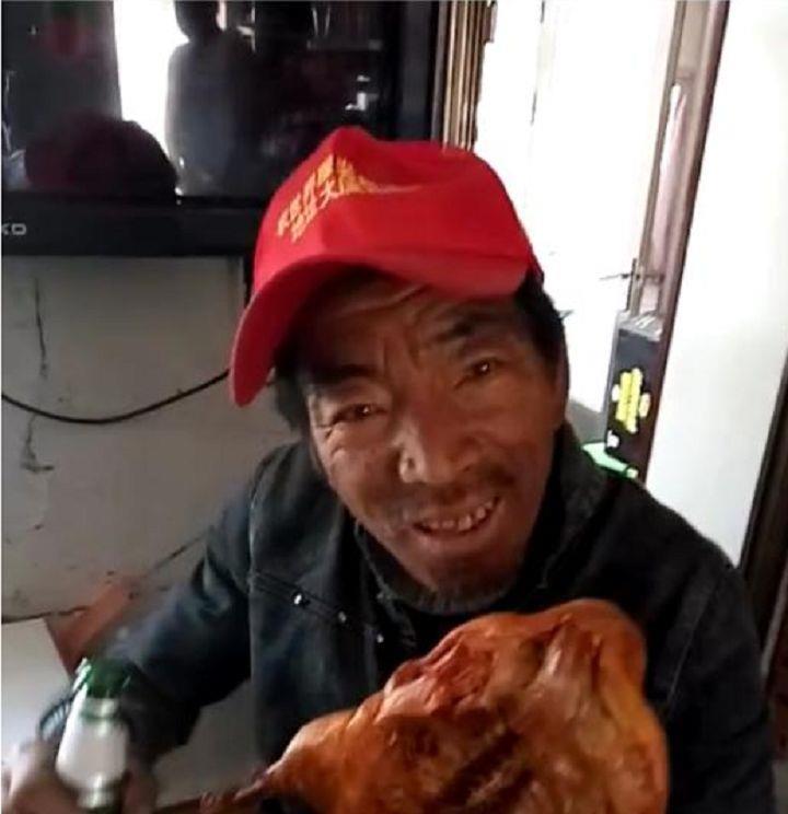 他曾是乔四最厉害的"金牌打手",风光无限,晚年却沦落街头
