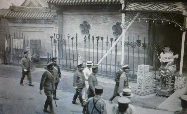 我指挥他们事先在沈阳北一公里半京奉路和南满路交接点皇姑屯布下必死