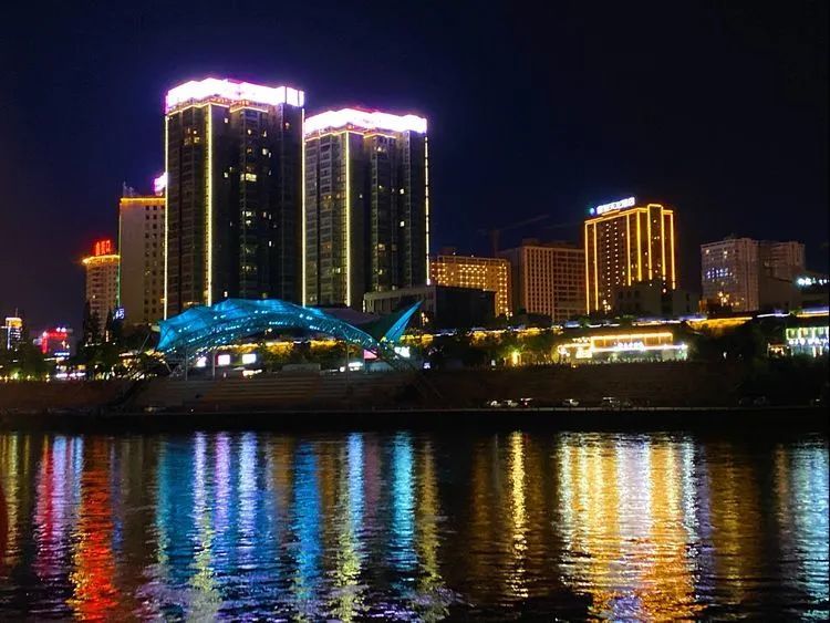 灯光璀璨令人陶醉的安康汉江夜景