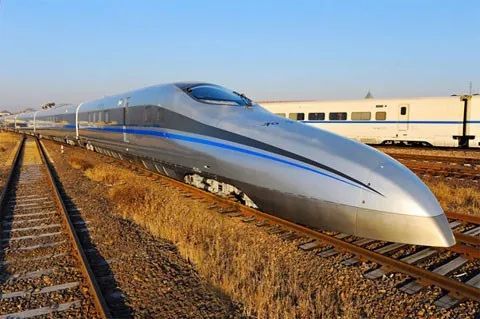 中国试运行超高速列车620km/h.