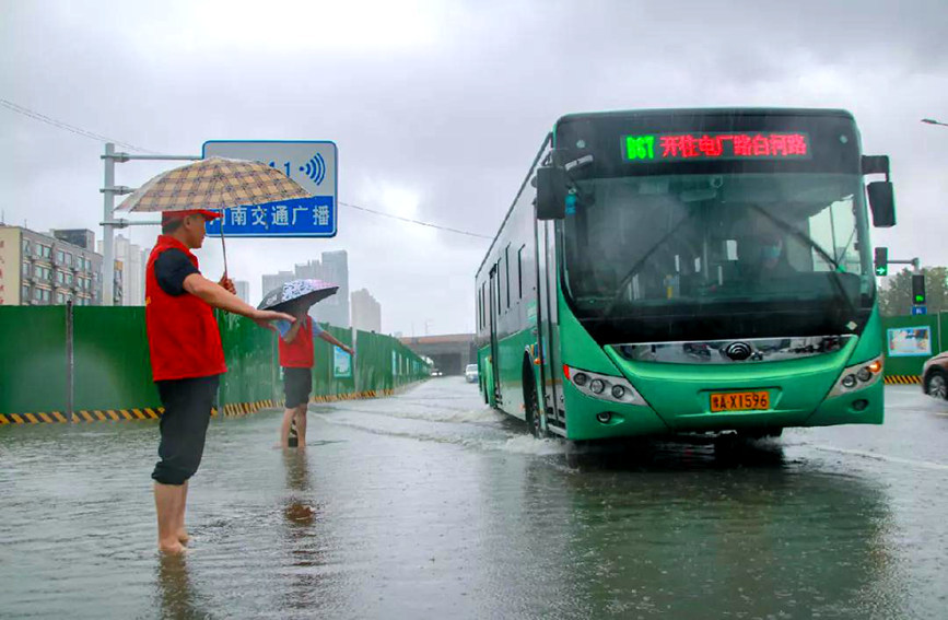 安全,免费,加大运力 郑州公交全力应对"无地铁"时期