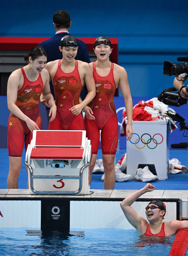 在女子4x200米自由泳接力决赛中,由杨浚瑄,汤慕涵,张雨霏和李冰洁组成