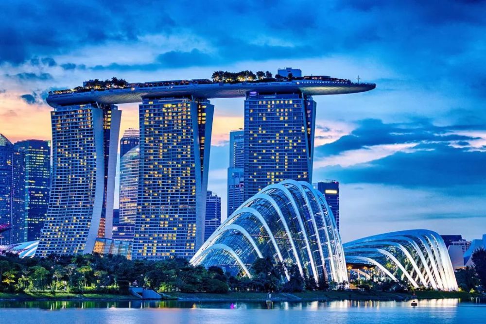 新加坡,是新加坡共和国的首都,其整体面积并不是很大,因为整个国家都