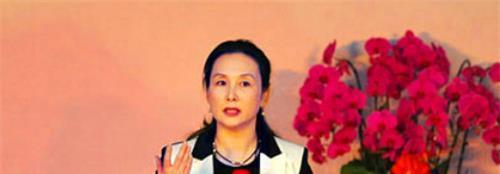 邱佩宁的第二任丈夫,也就是现任丈夫是位美籍华人,在北京开有一家公司