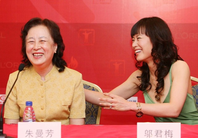 惊艳影坛的朱曼芳虽然80岁了,可是美人气质仍盖不住,丰满也优雅_腾讯