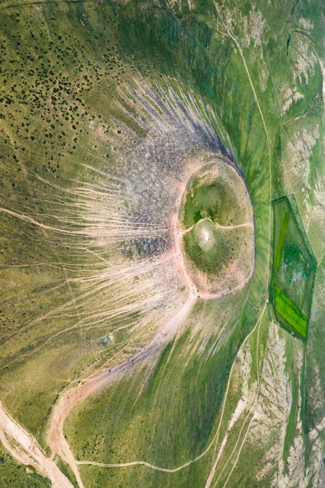 乌兰哈达火山这大概是世界上最容易征服的火山了