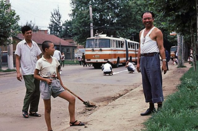 80年代的夏天,不似现在这般炎热.