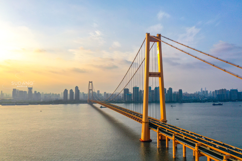 武汉的这座长江大桥太宏伟:中国用了4年多时间,美国建成得用9年