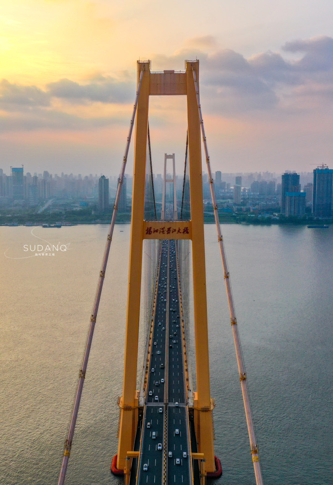 武汉的这座长江大桥太宏伟:中国用了4年多时间,美国建成得用9年