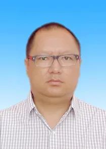 参加工作后,历任:凉山州民政局办公室副主任,主任;凉山州委新社会组织