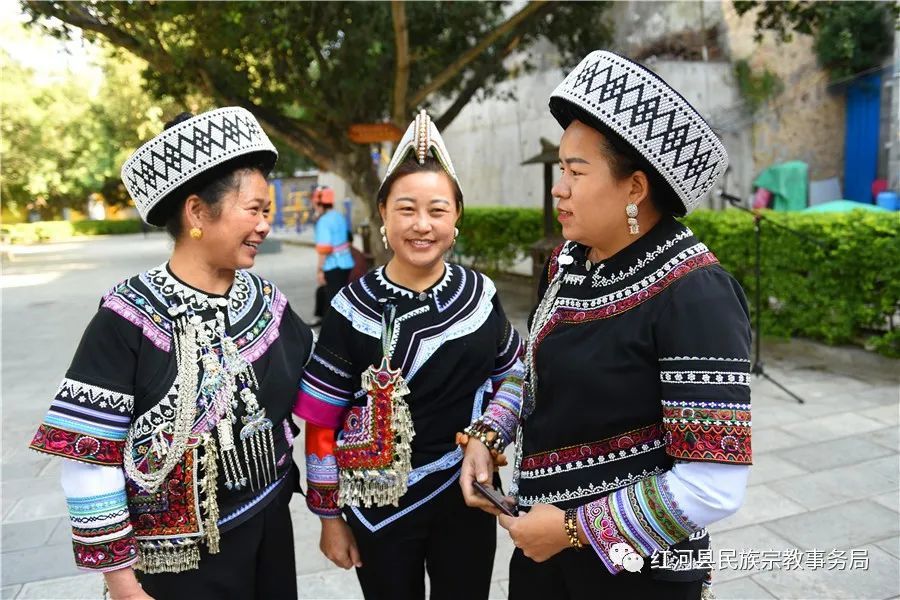 寻根"红河县" |绚丽多彩的彝族服饰